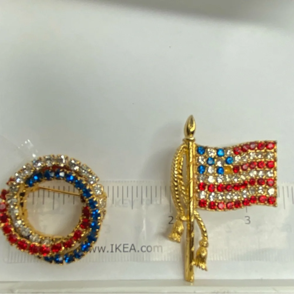 Vintage Rafaelian Rhinestone American Flag With Wreath Brooch Set Patriotic